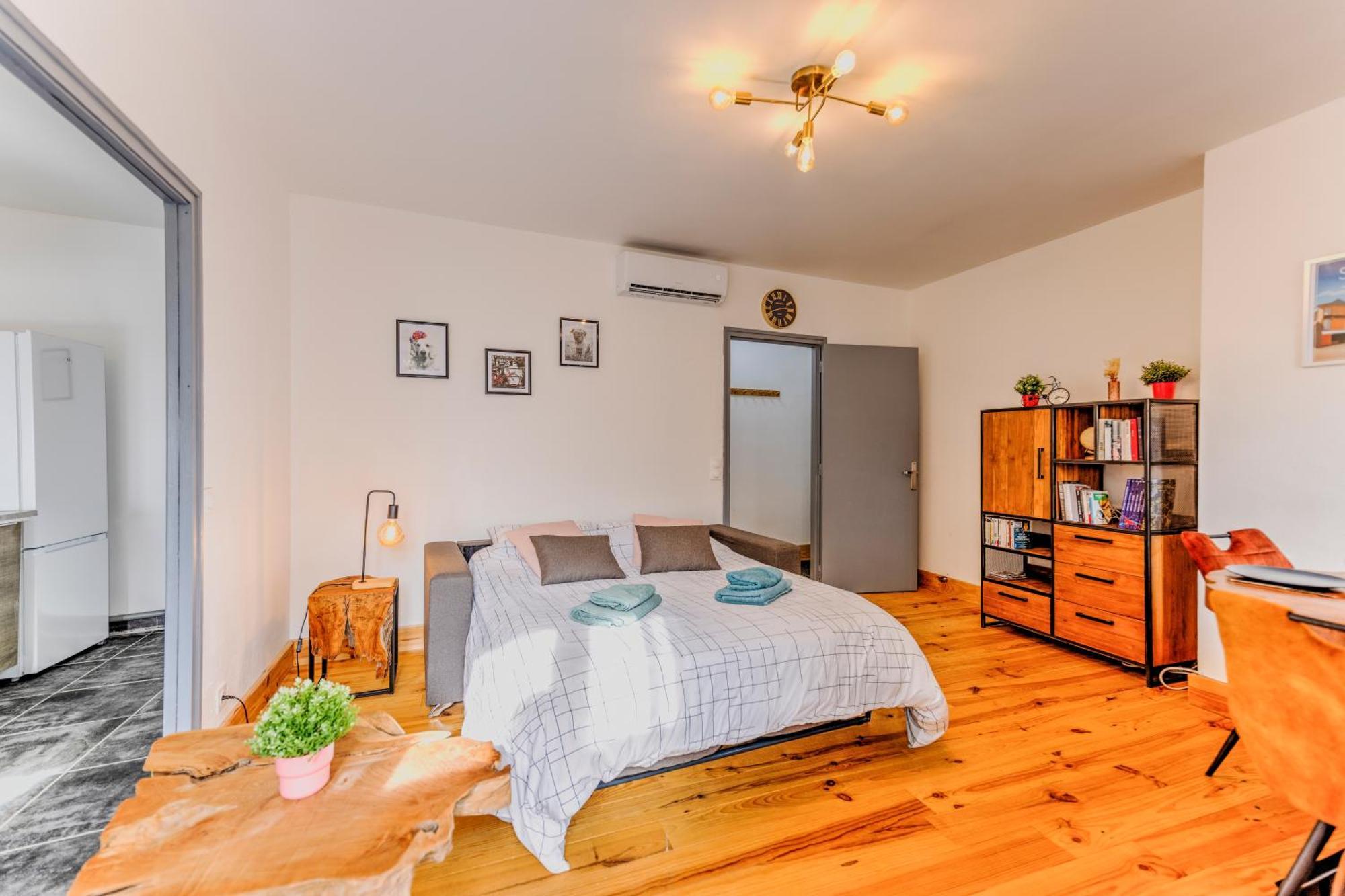 Appartement 3 Pieces, Climatise, Calme, 100m Du Centre, Parking, 